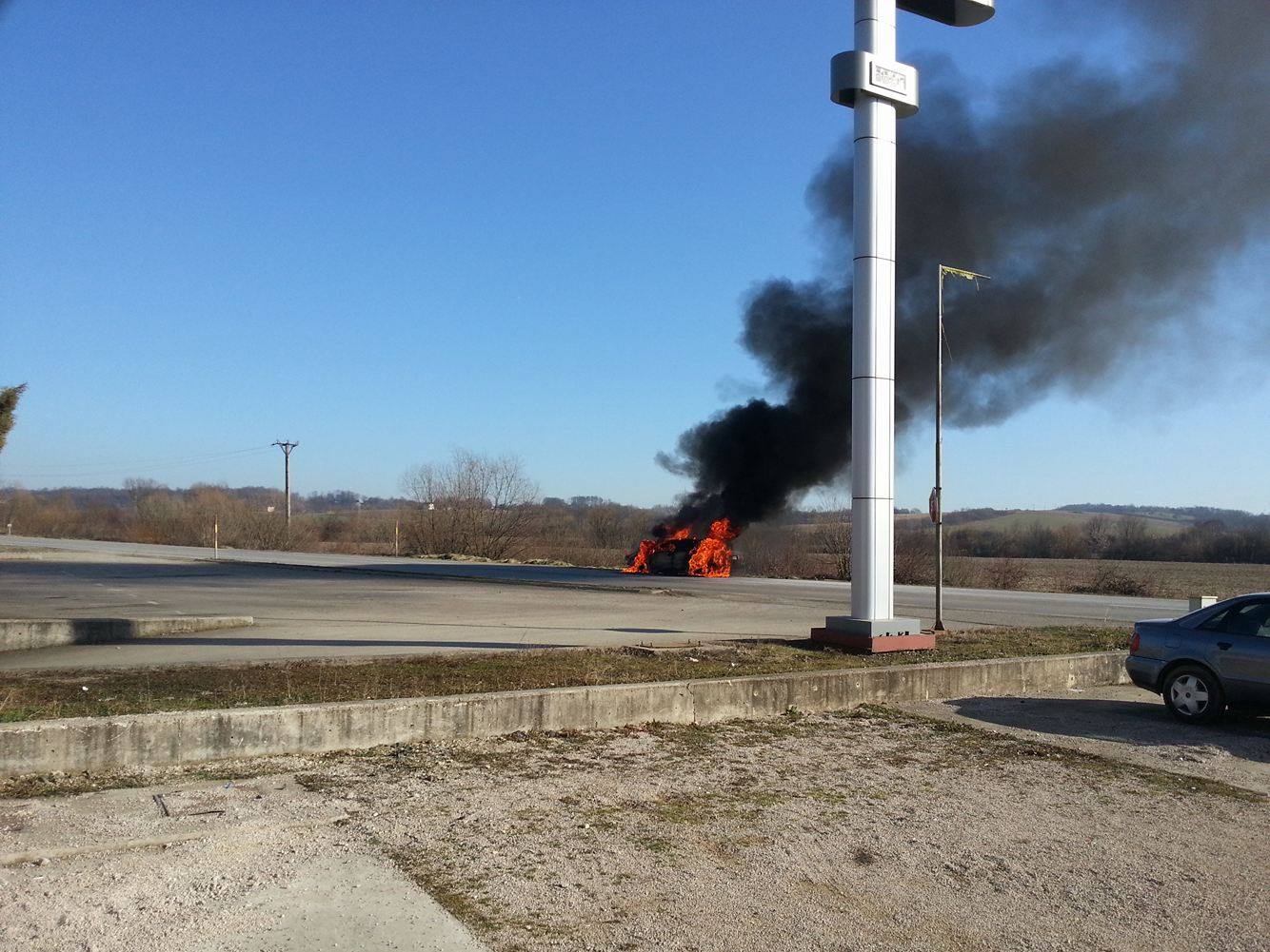 gori automobil kod sage 1 (4)