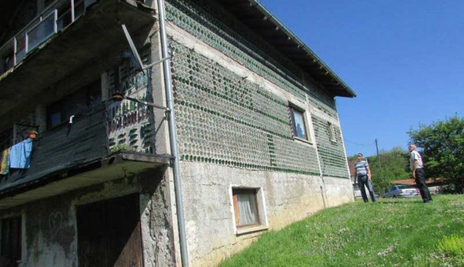 kuca-od-flasa