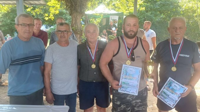 ekipa-ukrinjski-cvijet u derventi