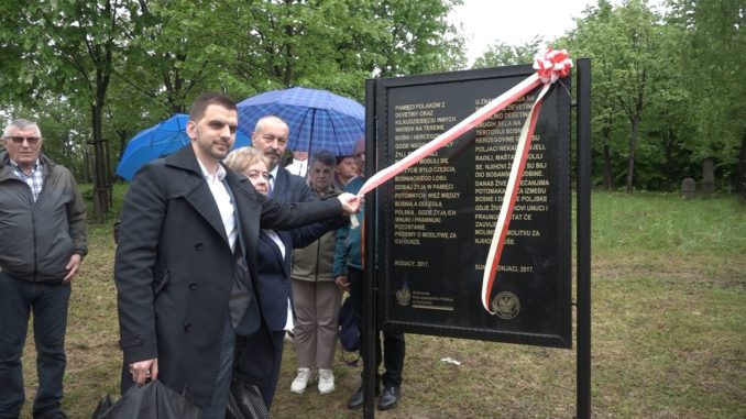 spoen tabla poljsko groblje devetina