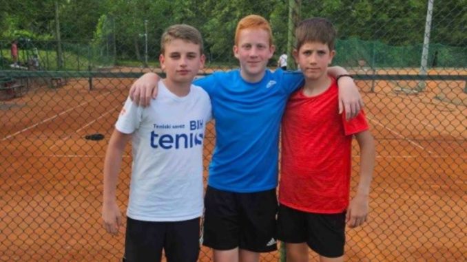 maksim-mladi-teniseri